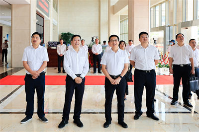 2022年8月，兰溪市委书记戴翀(左三)来腾博会集团调研