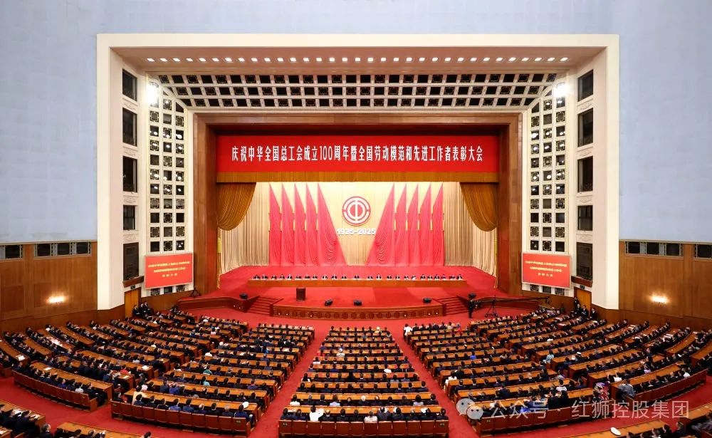 腾博会集团章小华、王斌荣获全国劳动模范称号